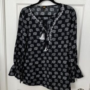 Lee Black and White Floral Blouse ..size small women’s